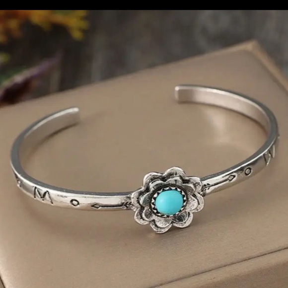 Jewelry - New Posh Boutique Silver Floral Boho Bracelet